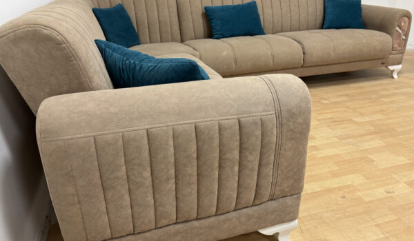 98822A10-3FB6-4C31-8981-56A532539084-600x350 Nábytok