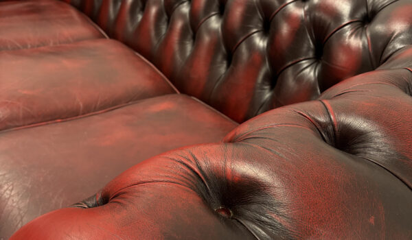 Chesterfield-dvojfarebna-6-600x350 Chesterfield