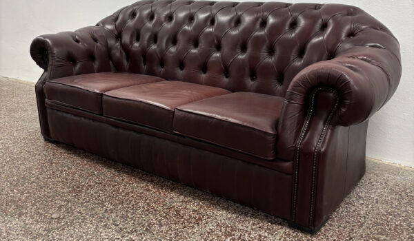 DARK-BURGUNDY-CHESTERFIELD-1-600x350 Chesterfield