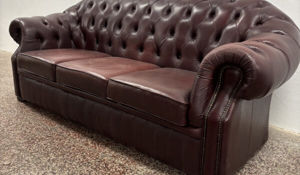 DARK-BURGUNDY-CHESTERFIELD-9-600x350 Chesterfield